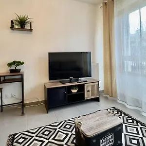 villeurbanne-t2-maubant-hostisy.hotels-rhonealpes.com/